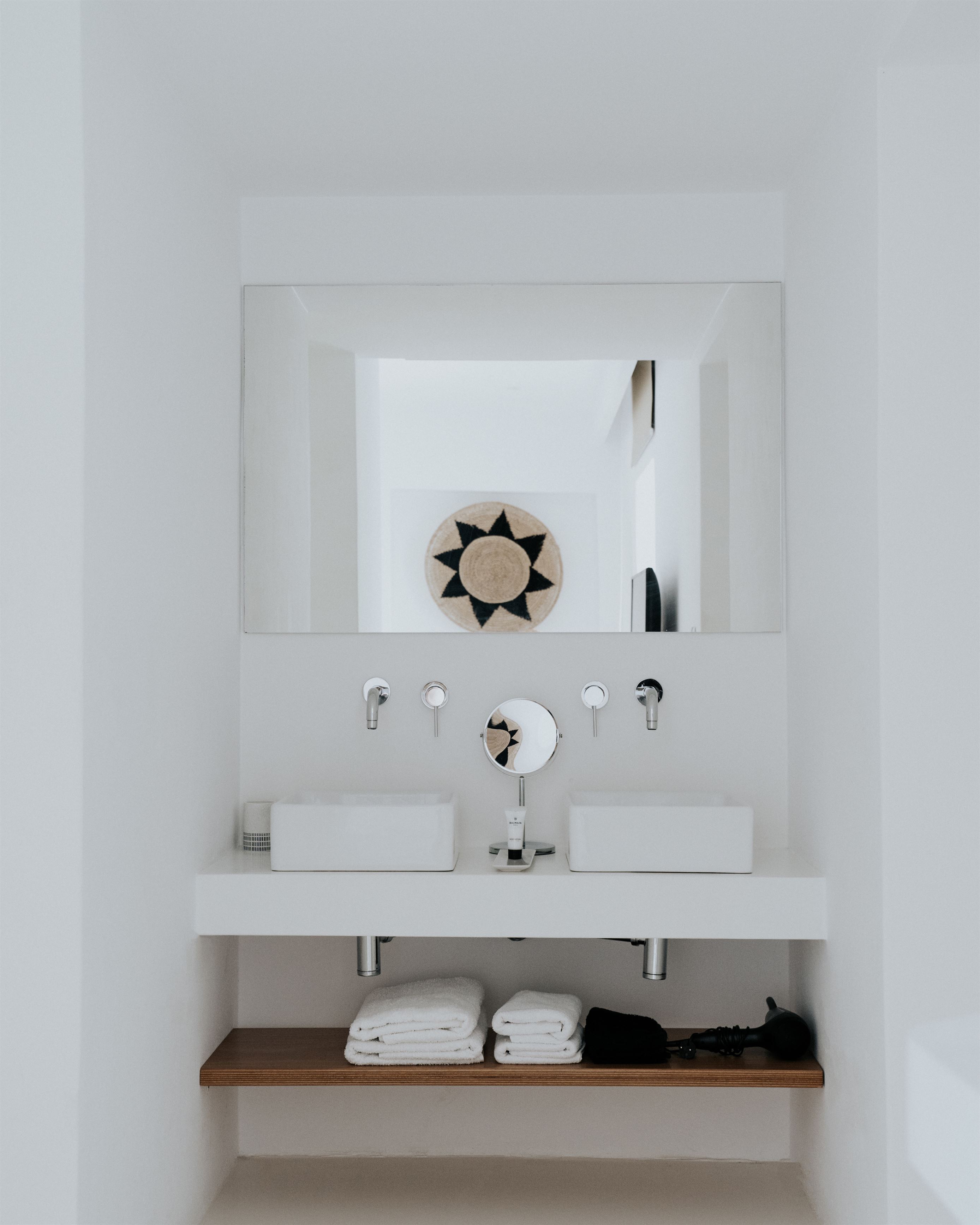 Pili Pala Suites — villa detail 15